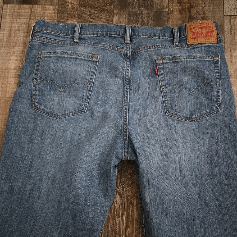 Levis 514 Jeans 40x32 Blue Straight Leg Medium Wash Measures 40x31 Distressed